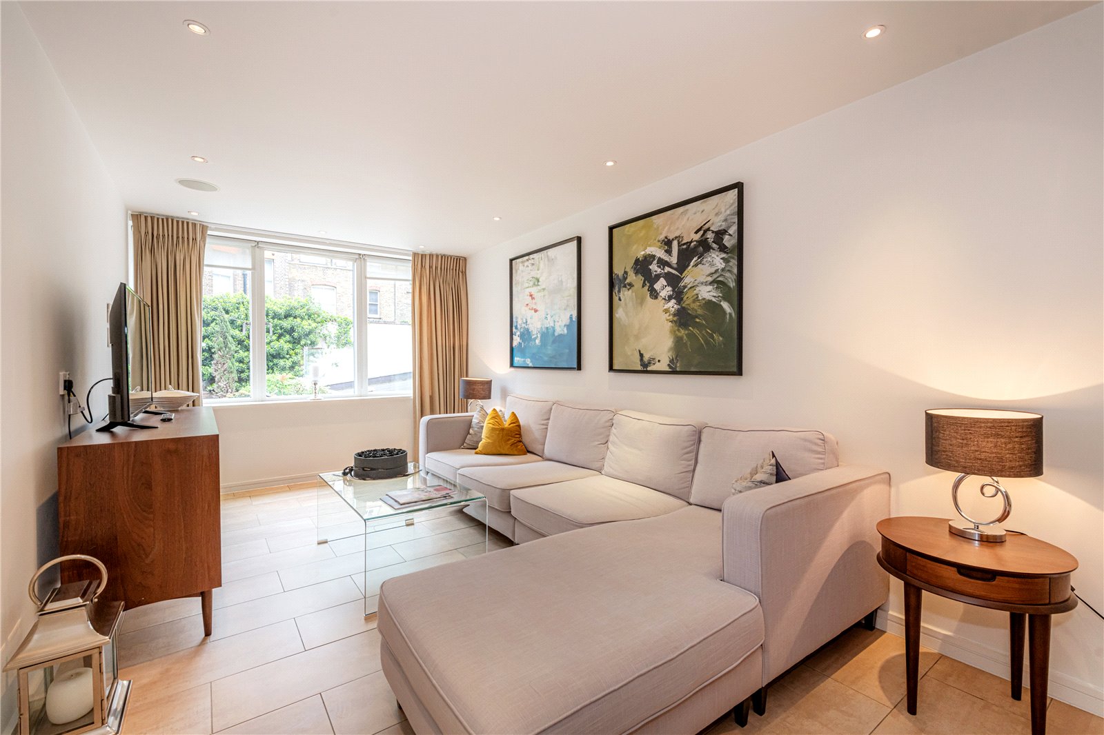 1 Bedroom Flat / Apartment to Rent in Young Street London W8