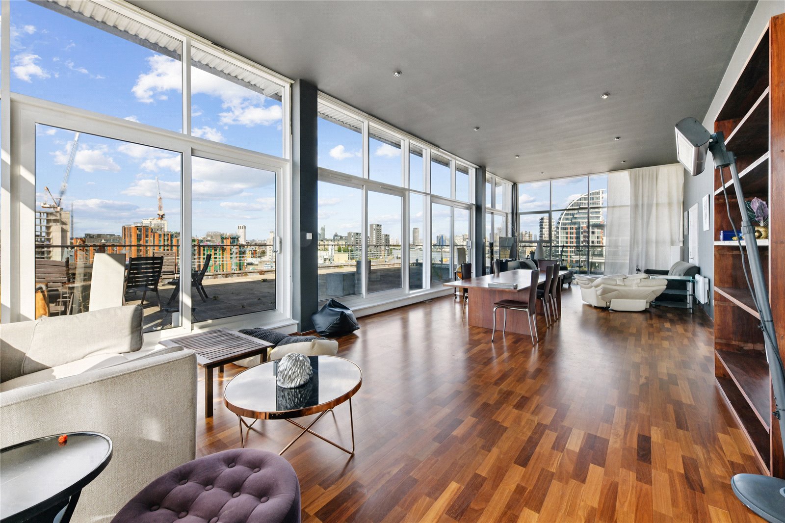 3 Bedroom Flat / Apartment to Rent in Smugglers Way London SW18