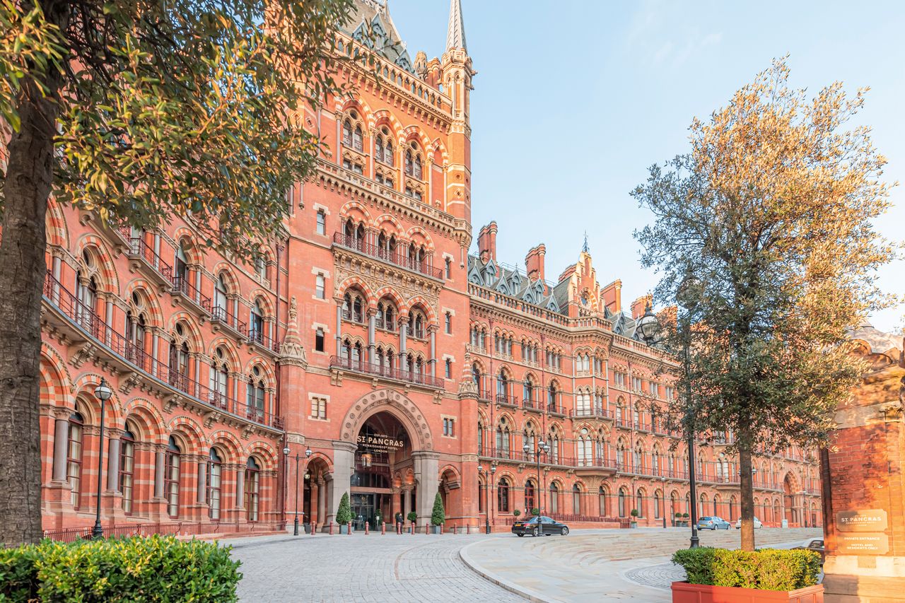 A Light-filled Apartment In London’s Iconic St. Pancras Chambers Building