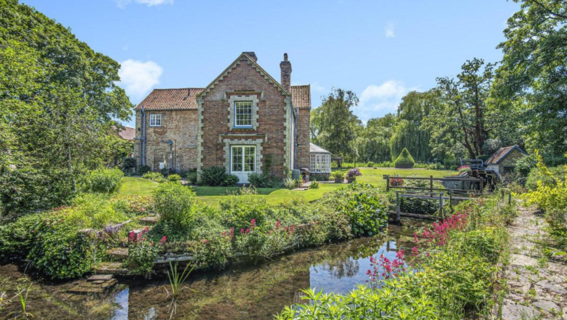 What You Get for £1m In Cambridgeshire, London, Oxfordshire, Flintshire, Devon, Inverness, Edinburgh And France