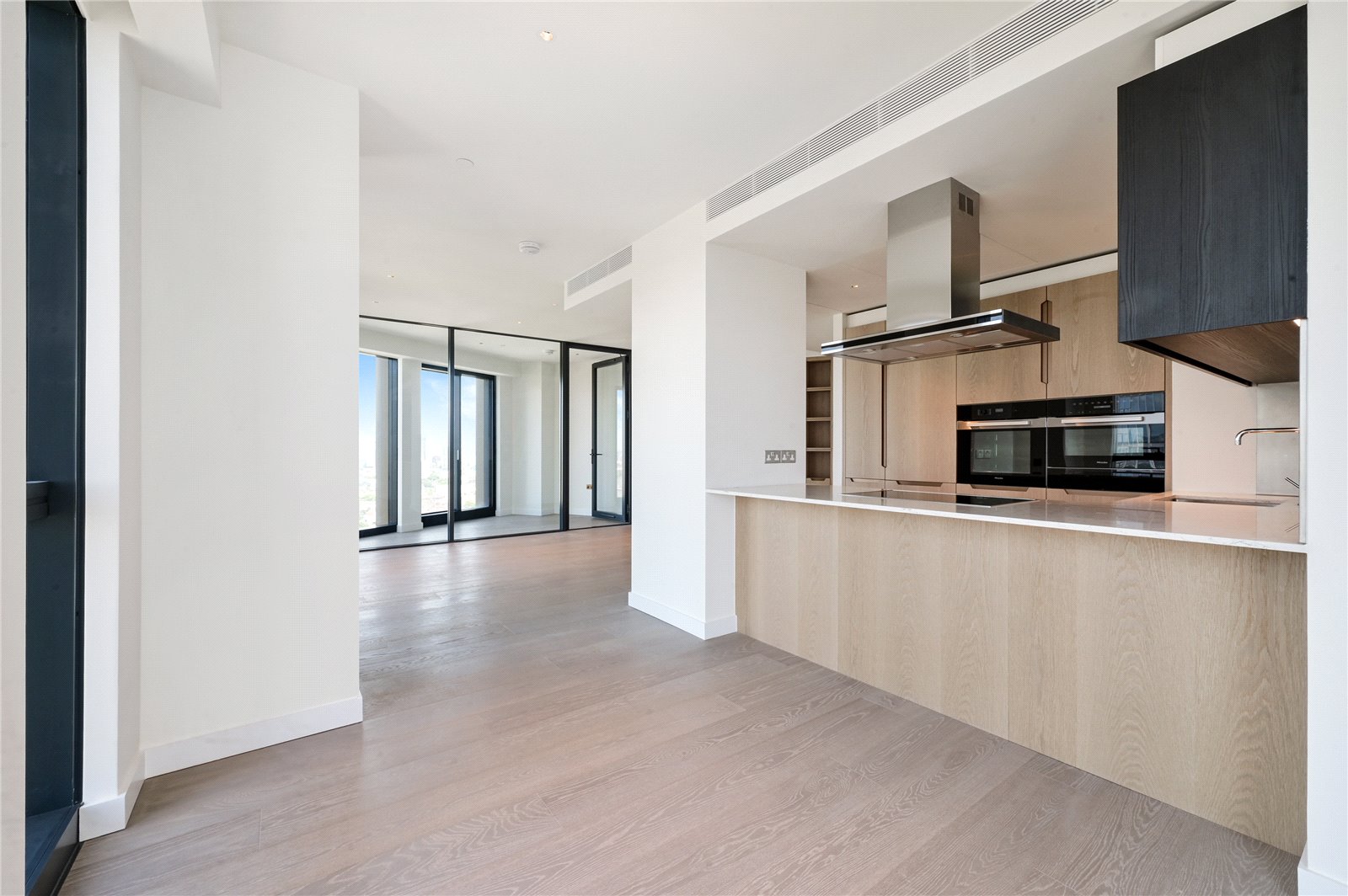 3 Bedroom Flat / Apartment to Rent in Nine Elms Lane London SW8