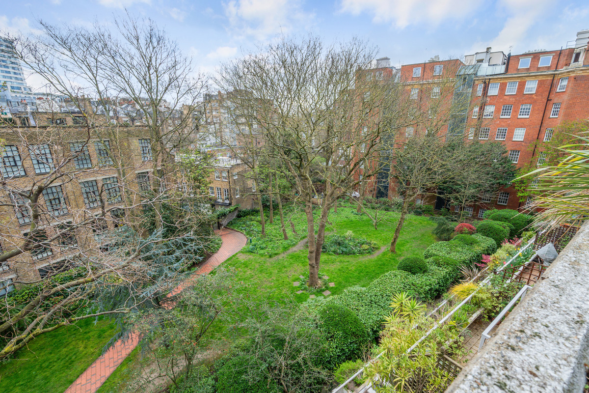 1 Bedroom Apartment for Sale in St George's Fields Hyde Park W2