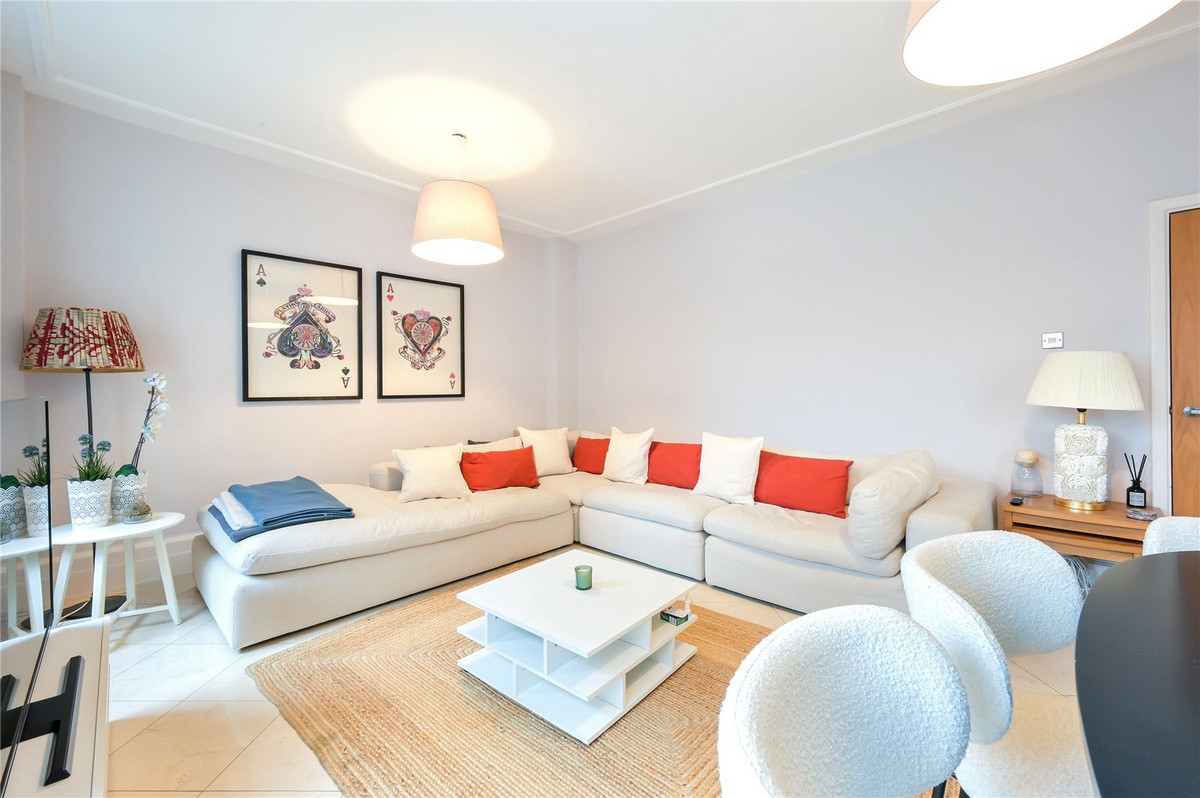 3 Bedroom Apartment for Sale in Upper Berkeley Street Marylebone W1H