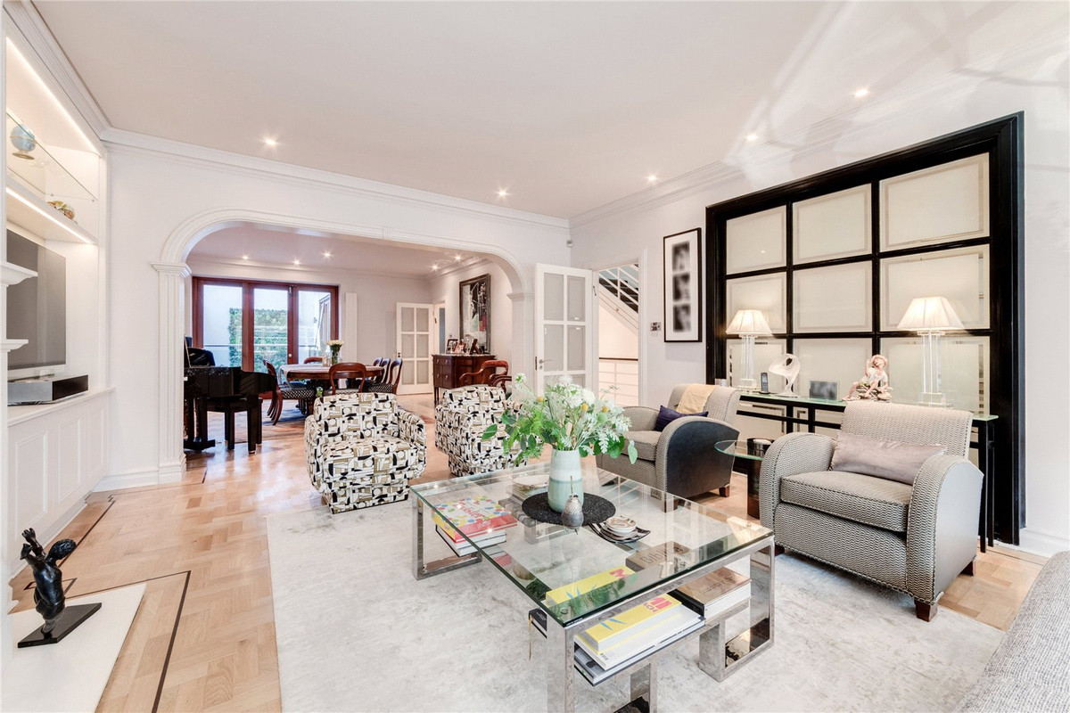 6 Bedroom Semi-Detached House for Sale in Hyde Park Street  W2
