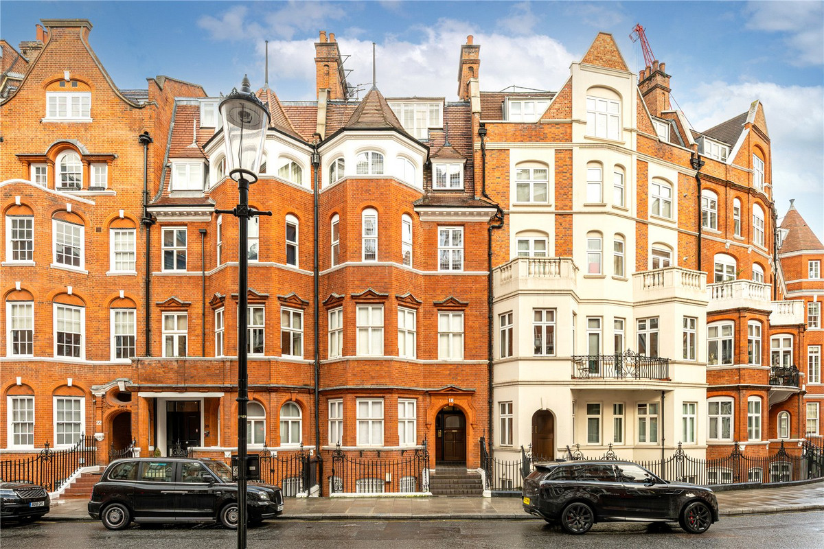 1 Bedroom Apartment for Sale in Hans Crescent Knightsbridge SW1X