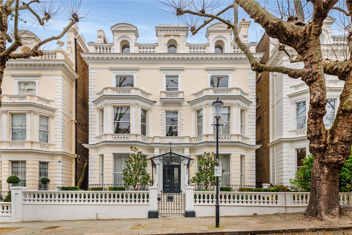 9 Bedroom Detached House for Sale in Holland Park &amp; 19 Holland Mews  W11