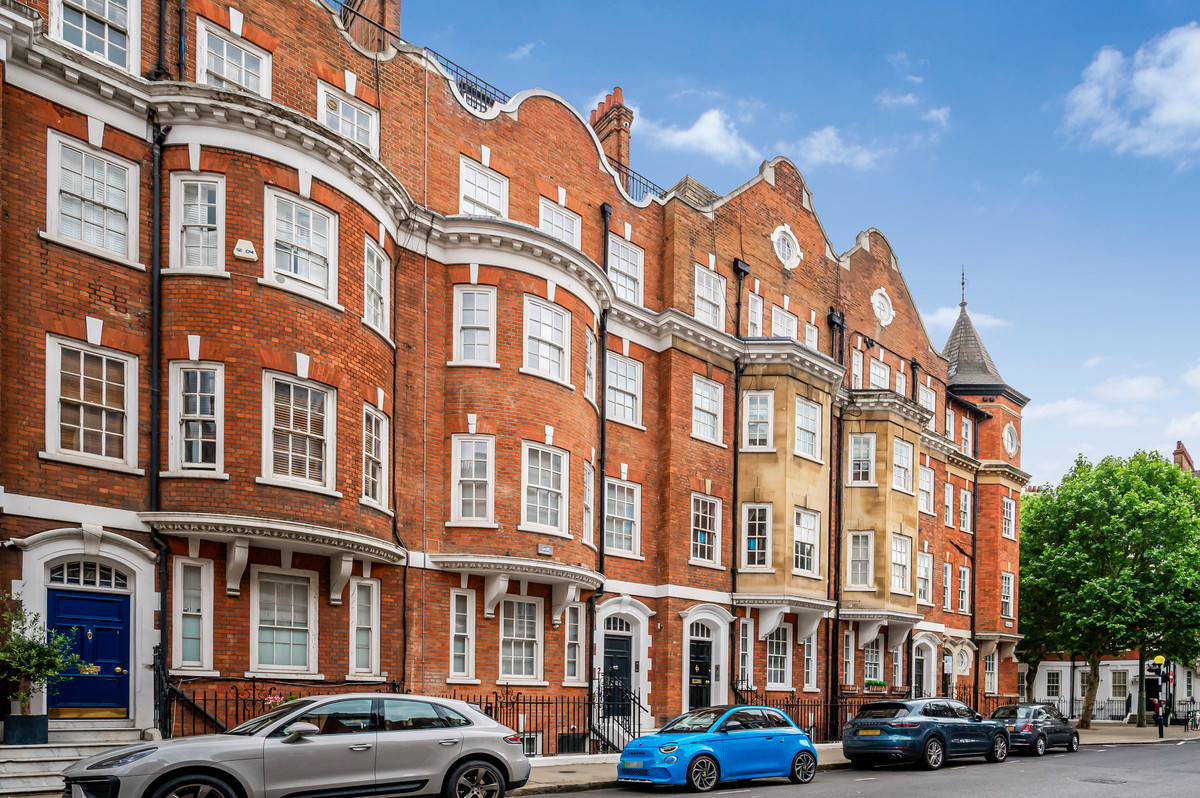 1 Bedroom Apartment for Sale in Draycott Place  SW3