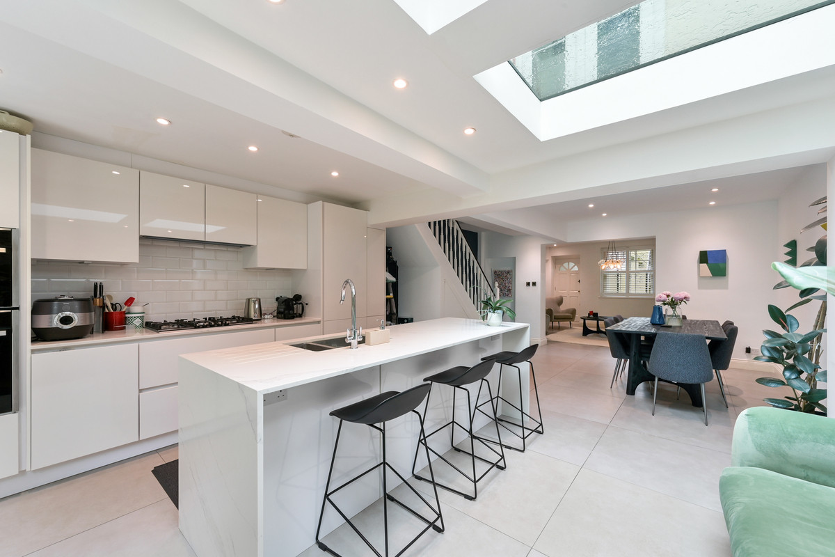 4 Bedroom Terraced House to Rent in Oval Road  NW1