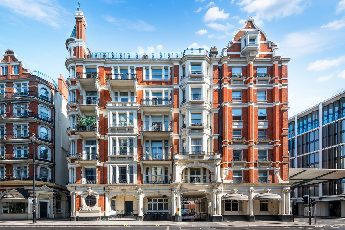 4 Bedroom Apartment for Sale in 116 Knightsbridge  SW1X