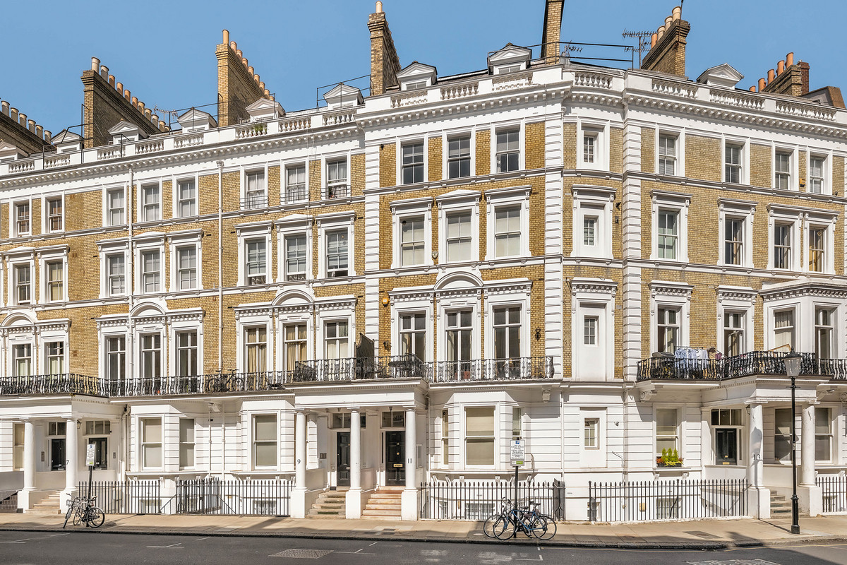 2 Bedroom Flat for Sale in Cranley Gardens Chelsea SW7