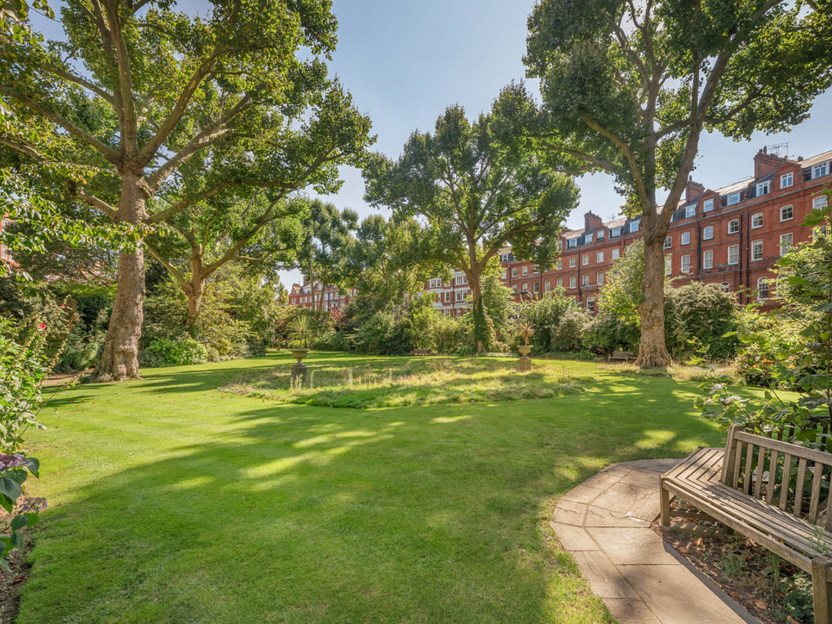 3 Bedroom Apartment for Sale in Lennox Gardens  SW1X