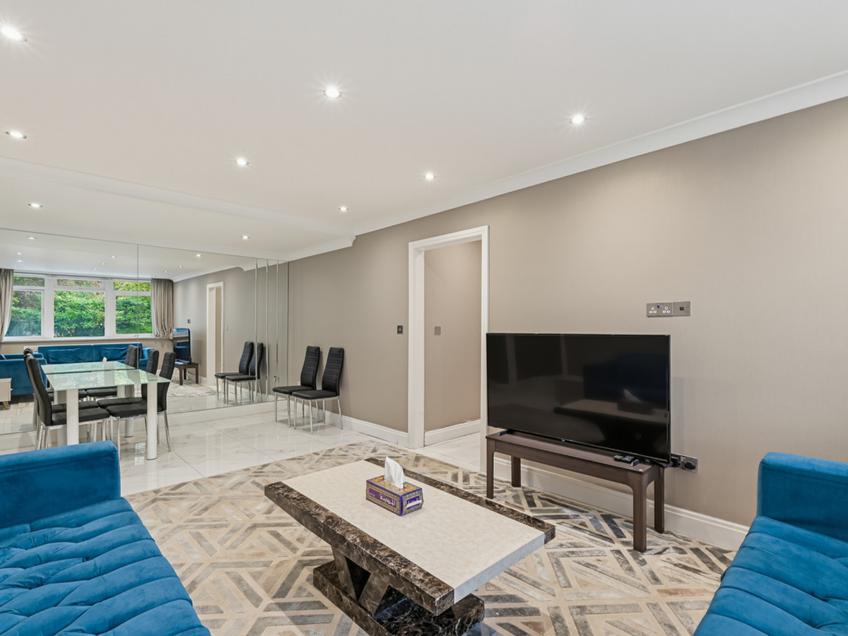 3 Bedroom Apartment to Rent in Clarendon Place  W2